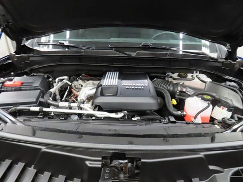 Used 2025 Chevrolet Suburban RST w/ RST Capability Package AWD/4WD image 36
