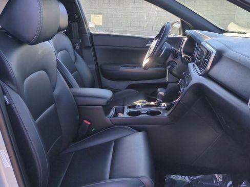 Used 2020 Kia Sportage S image 24