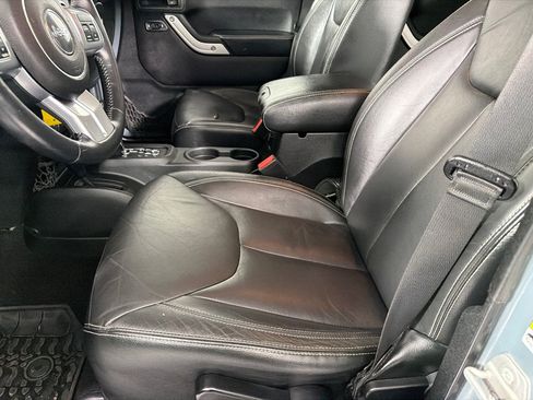 Used 2015 Jeep Wrangler Unlimited Rubicon AWD/4WD image 10