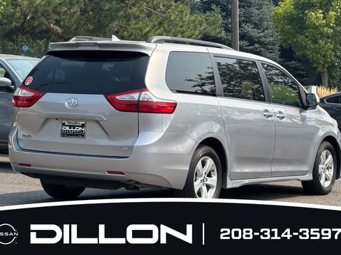 Used 2018 Toyota Sienna LE FWD image 4