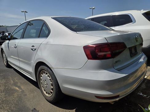 Used 2017 Volkswagen Jetta S FWD image 4