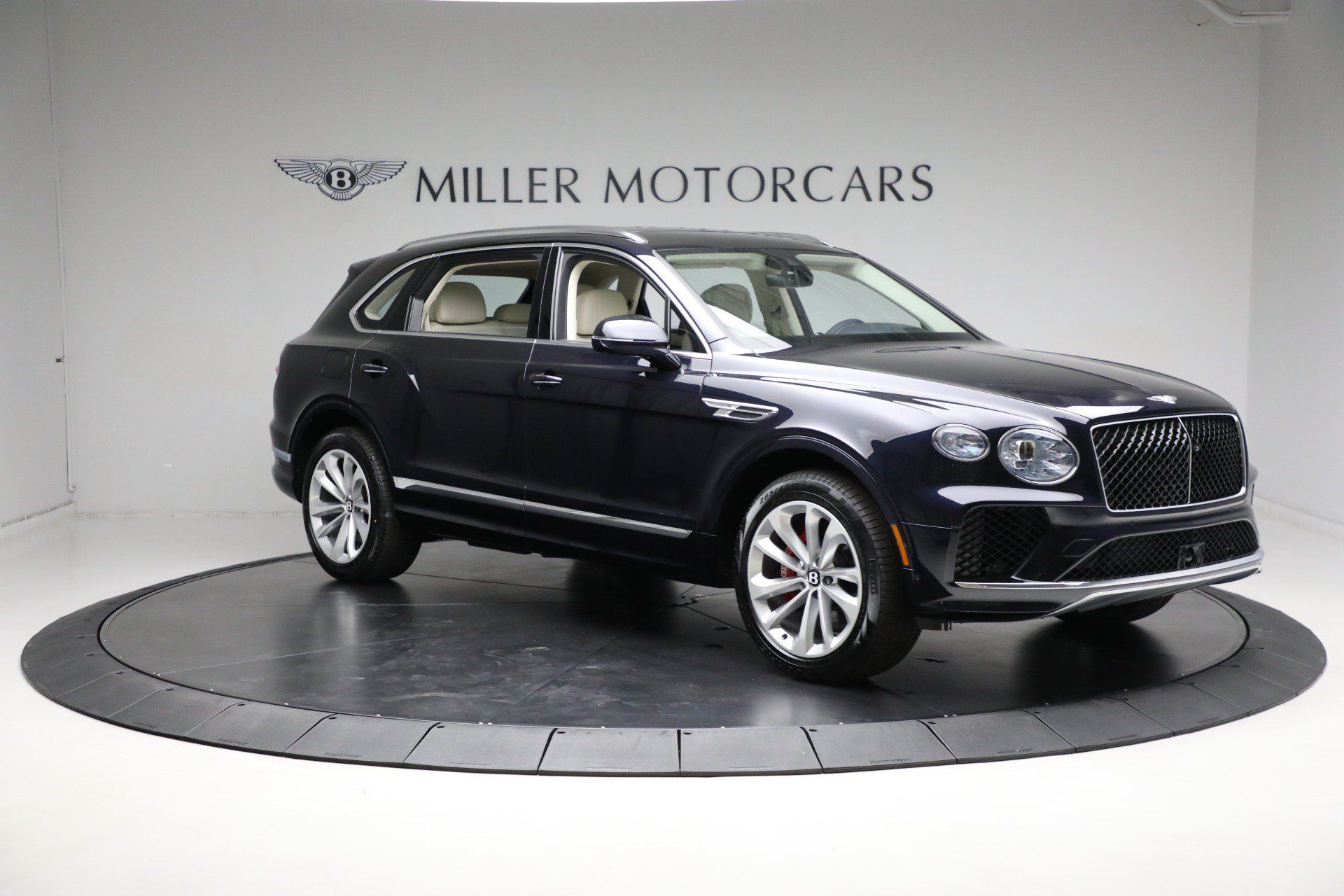 Used 2024 Bentley Bentayga Extended Wheelbase AWD/4WD image 14