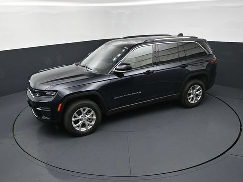 Used 2023 Jeep Grand Cherokee Limited w/ Luxury Tech Group II AWD/4WD image 13