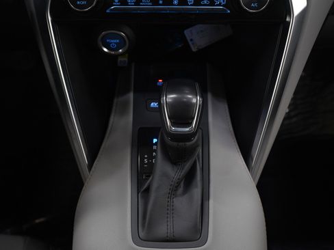 Used 2021 Toyota Venza LE image 17