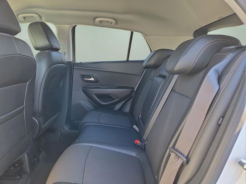 Used 2018 Chevrolet Trax LT w/ LT Convenience Package image 12