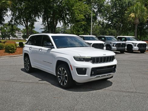 Used 2022 Jeep Grand Cherokee Overland w/ Luxury Tech Group IV RWD image 6