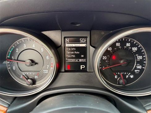 Used 2011 Jeep Grand Cherokee Overland image 32