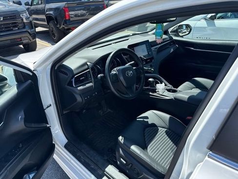 Used 2021 Toyota Camry SE w/ Convenience Package FWD image 10
