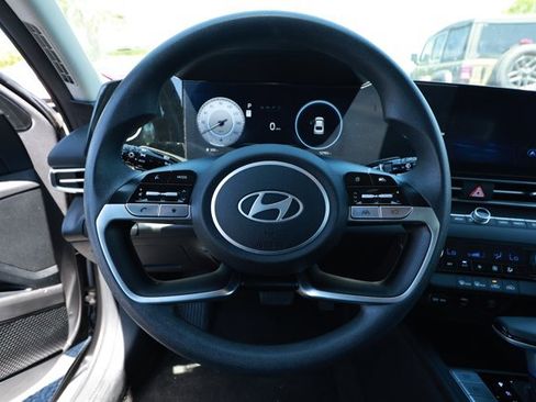 Used 2024 Hyundai Elantra SEL FWD image 8