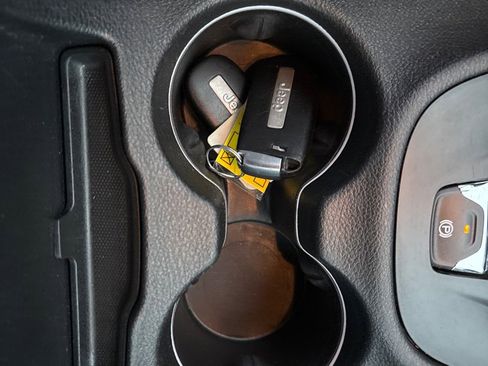 Used 2016 Jeep Cherokee Trailhawk w/ Comfort/Convenience Group image 36