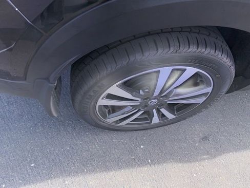 Used 2020 Nissan Kicks SV image 3