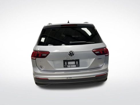 Used 2024 Volkswagen Tiguan SE image 12