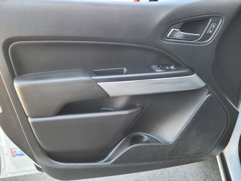 Used 2020 Chevrolet Colorado LT w/ Safety Package image 11