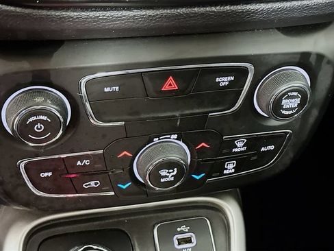 Used 2018 Jeep Compass Latitude w/ Popular Equipment Group AWD/4WD image 17