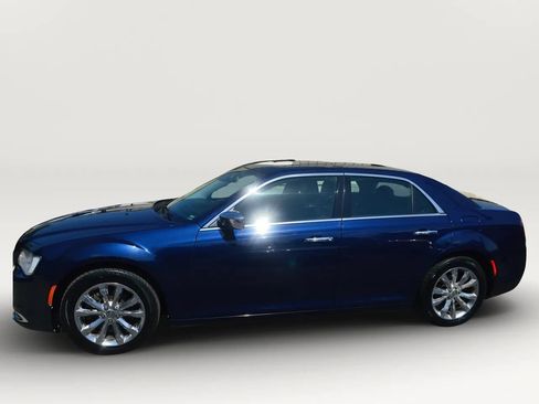 Used 2017 Chrysler 300 C AWD/4WD image 5
