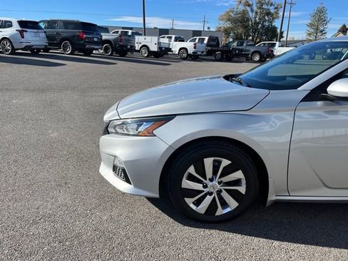 Used 2022 Nissan Altima 2.5 SV FWD image 6
