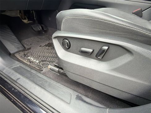 Used 2024 Volkswagen Atlas SE image 5