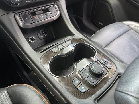 Used 2022 GMC Acadia AT4 w/ Technology Package AWD/4WD image 21
