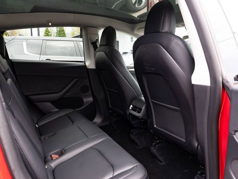 Used 2022 Tesla Model Y Long Range AWD/4WD image 21