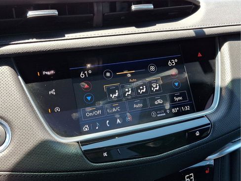 Used 2025 Cadillac XT5 Sportv w/ Technology Package AWD/4WD image 16