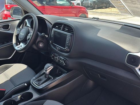 Used 2025 Kia Soul LX FWD image 24