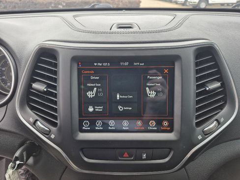Used 2022 Jeep Cherokee Latitude AWD/4WD image 5