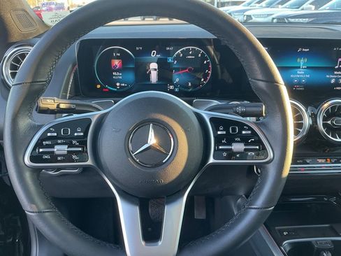 Used 2022 Mercedes-Benz GLB 250 image 12