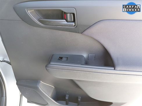 Used 2024 Toyota Highlander LE image 21