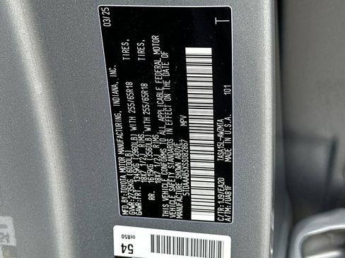 Used 2025 Toyota Grand Highlander AWD image 31