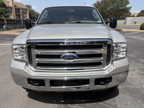 Used 2005 Ford Excursion XLT AWD/4WD image 9