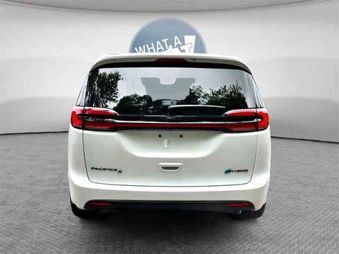 New 2022 Chrysler Pacifica Touring-L w/ S Appearance Package image 4