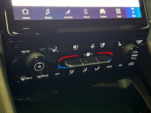 New 2025 Jeep Grand Cherokee L Limited w/ Luxury Tech Group II image 21