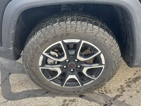 Used 2025 Jeep Compass Trailhawk image 11