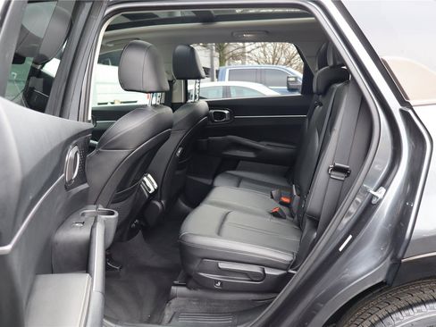 Certified 2022 Kia Sorento S w/ Panoramic Sunroof Package image 25