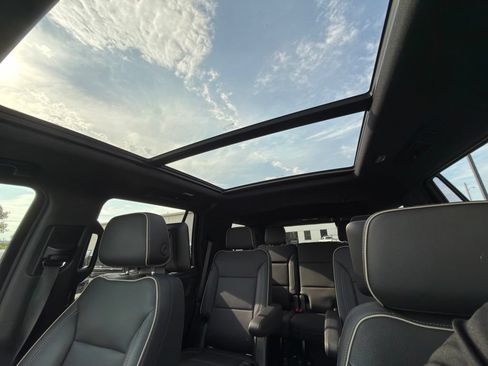 Used 2021 GMC Yukon SLT w/ SLT Luxury Plus Package AWD/4WD image 14