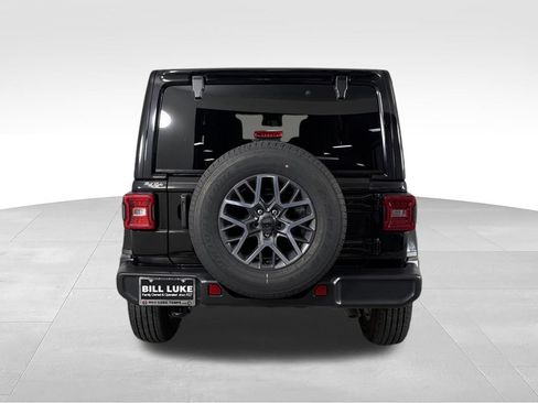 Used 2024 Jeep Wrangler Unlimited Sahara AWD/4WD image 9