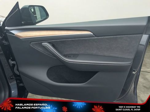 Used 2024 Tesla Model Y Long Range AWD/4WD image 19