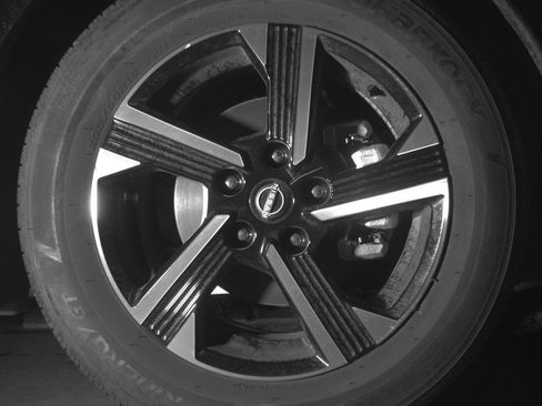 Used 2025 Nissan Sentra SV FWD image 13