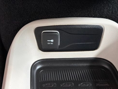 Used 2023 Chrysler Voyager LX FWD image 27