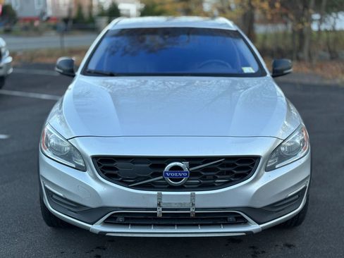 Used 2018 Volvo V60 T5 Cross Country w/ Convenience Package image 2