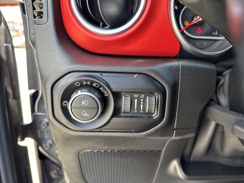 Used 2020 Jeep Gladiator Rubicon AWD/4WD image 18