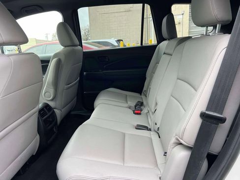 Used 2023 Honda Passport EX-L image 11