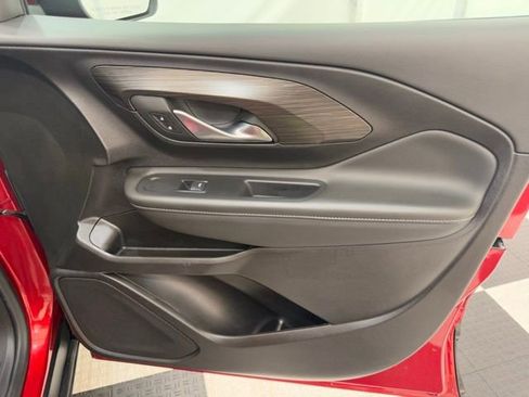 Used 2024 GMC Terrain SLE image 18