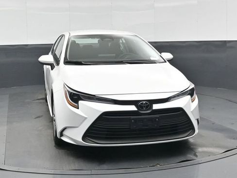 Used 2025 Toyota Corolla LE image 10