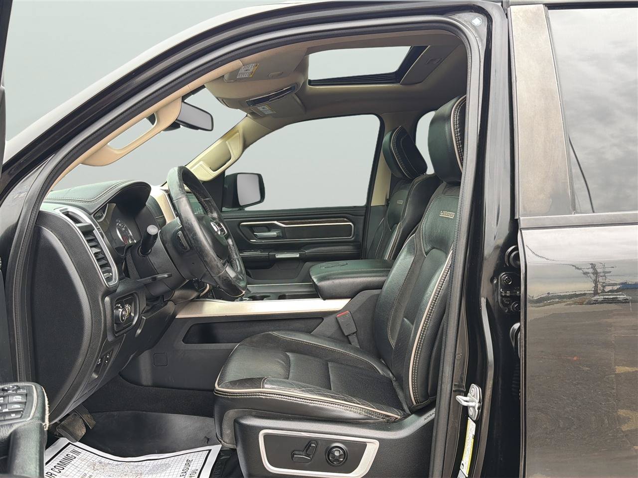 Used 2019 RAM 1500 Laramie AWD/4WD image 11