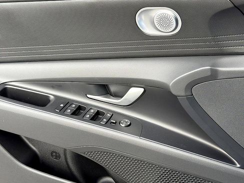 New 2026 Hyundai Elantra SE image 16