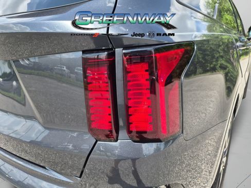 Used 2023 Kia Sorento S FWD image 31