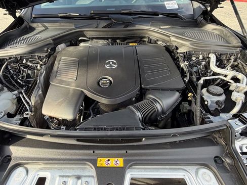 Used 2024 Mercedes-Benz GLC 300 4MATIC image 32