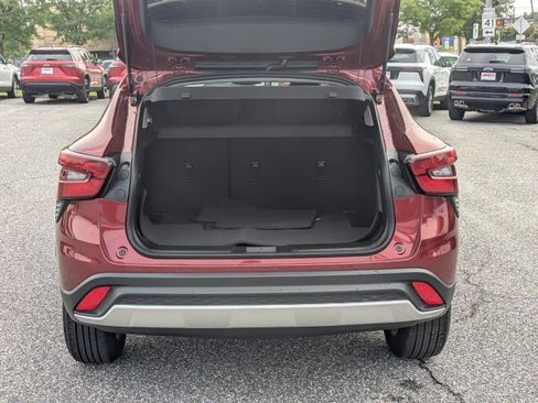 Used 2025 Chevrolet Trax LT w/ LT Convenience Package FWD image 8