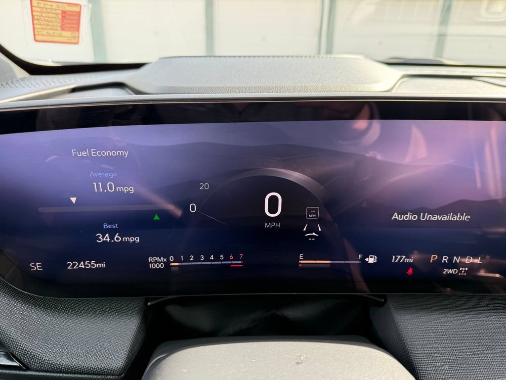 Used 2025 Buick Enclave Preferred AWD/4WD image 27